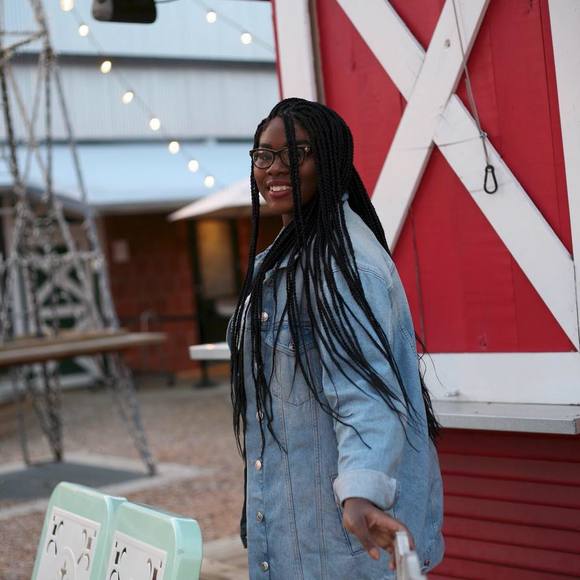 Meet your Posher, Amanda - Picture 1 of 1